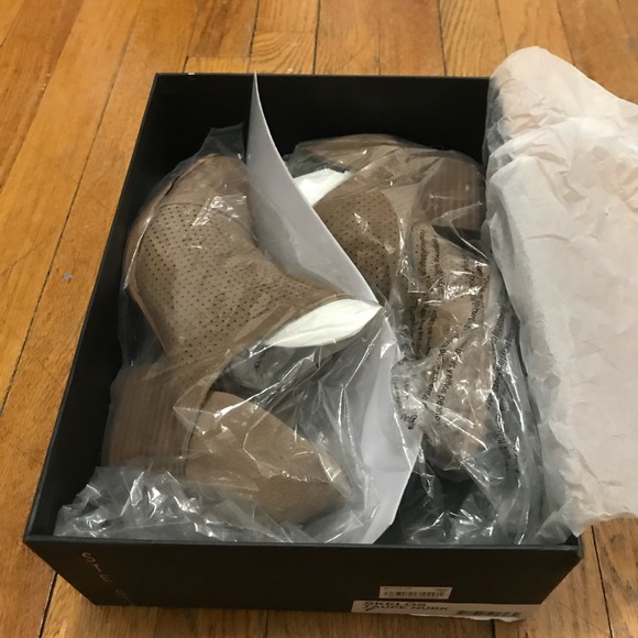 Steve Madden Skelos Ankle Bootie - Picture 3 of 3